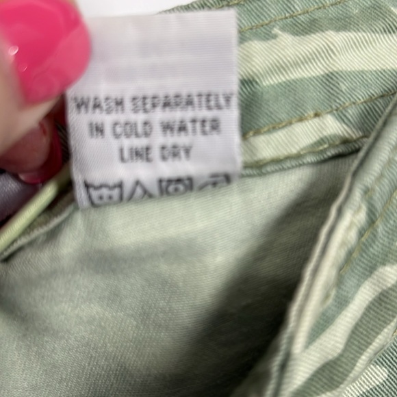 George & Martha Womens Camo Shorts 10 Shades of Green Button/Zip Fly Pockets EUC - Picture 3 of 15
